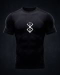 polera compresiva berserk logo